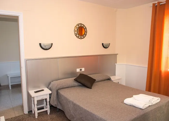 Hostal El Raco De Castello Castello  D'Empuries photo