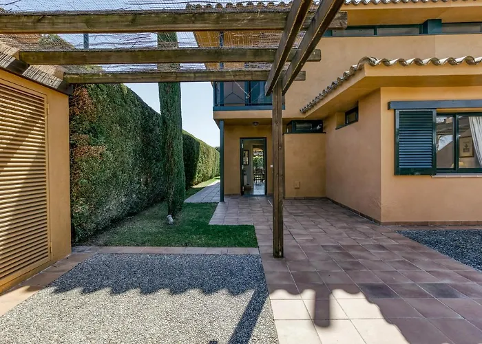 Family Villa In Torremirona Resort Navata photo