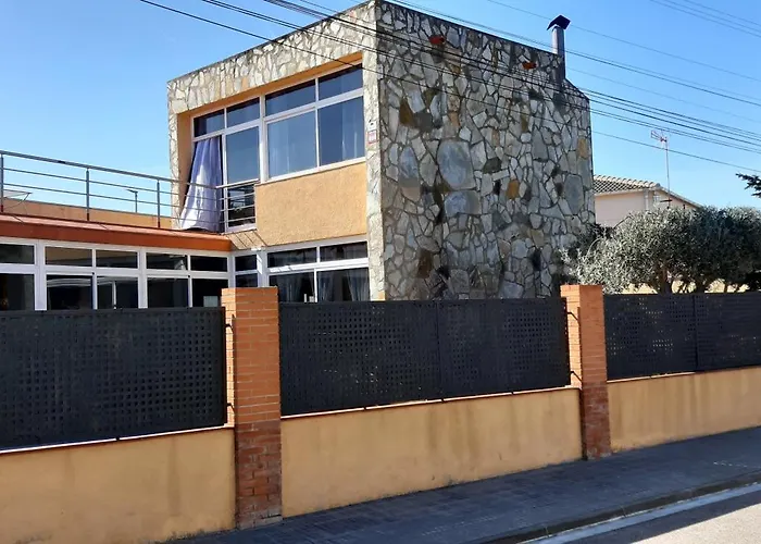 Фото Cal Ton Holiday Rental Каньельес