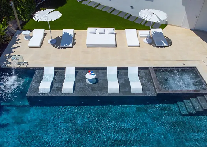 Villa Infinity Barcelona Alella photo