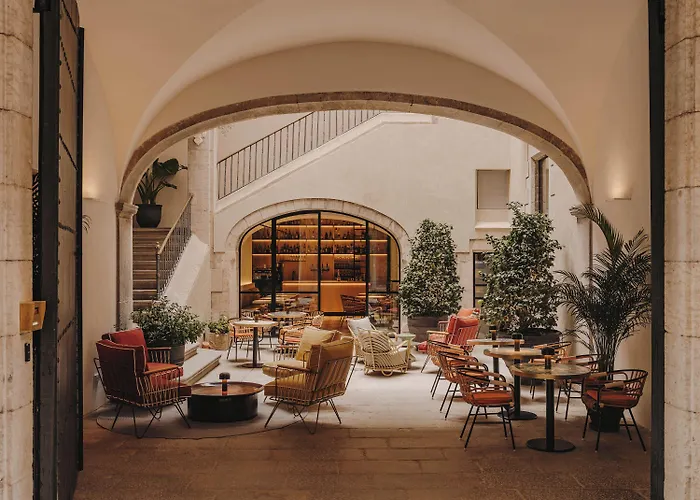 Hotel Palau Fugit Girona photo