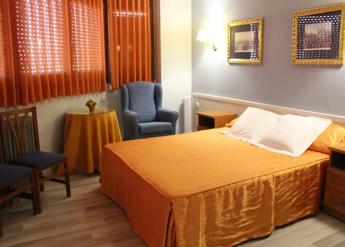Hostal Montserrat Tona photo