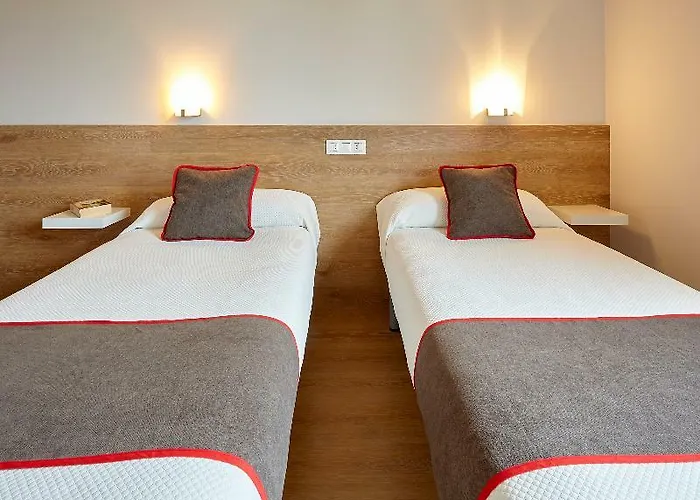 Hostal Nobadis Cervera  photo