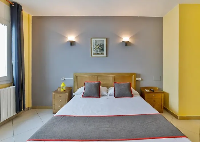 Oyo Hotel Can Peixan Alcarraz photo