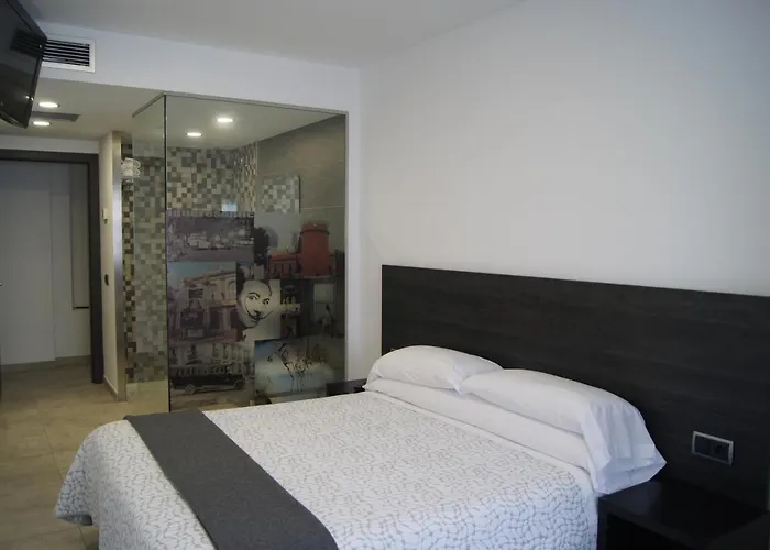 Hostal Sanmar Figueres  photo